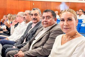LA UABJO PARTICIPA EN HOMENAJE A AURELIANO HERNÁNDEZ PALACIOS, EXRECTOR DE LA UNIVERSIDAD VERACRUZANA